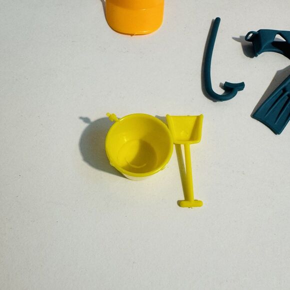 Vintage Barbie‎ Surf N Shop Accessories Surfboards Rack Snorkle Visor Lot 1 - Picture 4 of 10